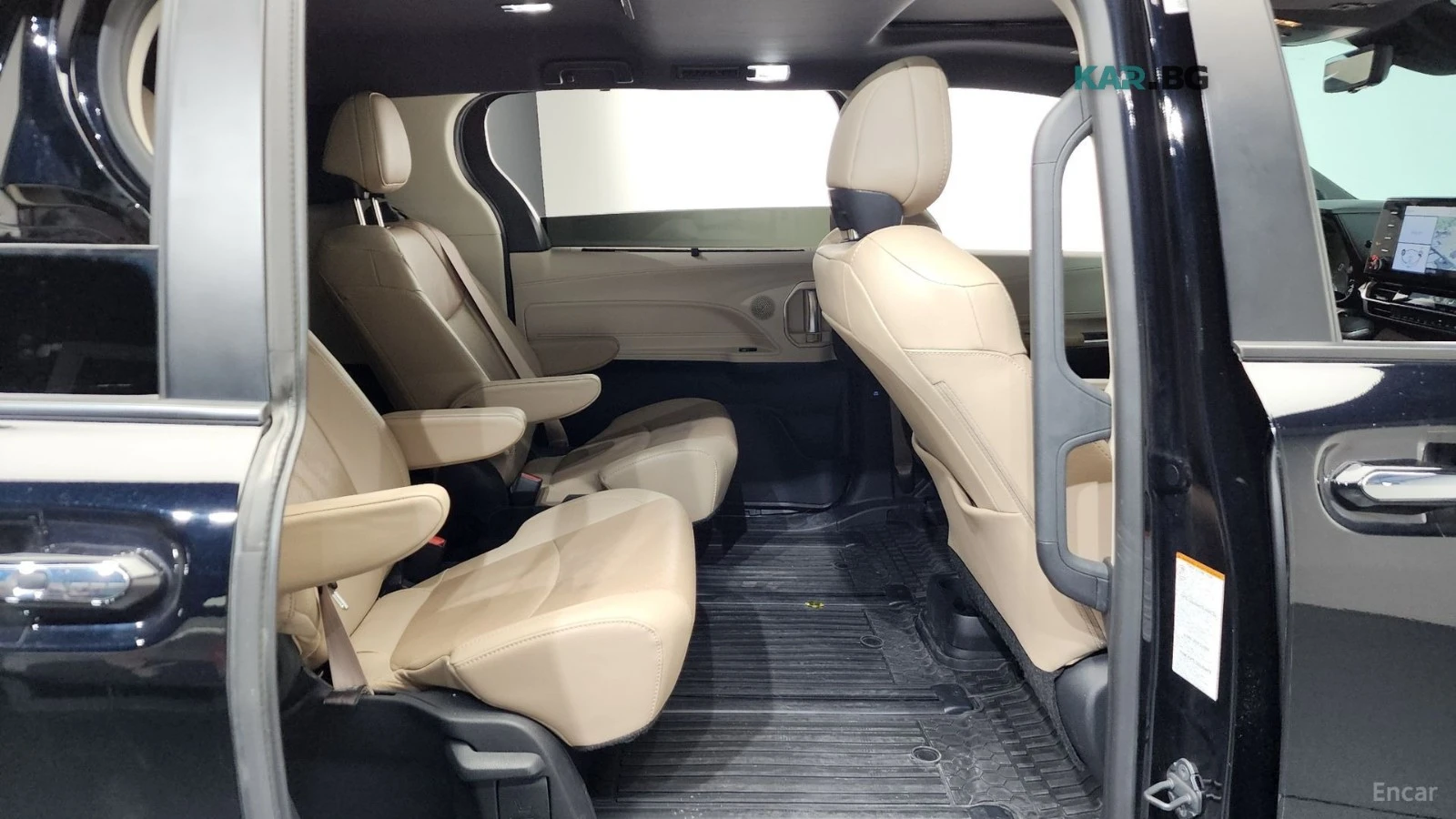 Toyota Sienna 2.5 HYBRID* AWD* ПОДГРЕВ* ОБДУХВАНЕ* ШИБИДАХ* 360*, снимка 11 - Автомобили и джипове - 55787611