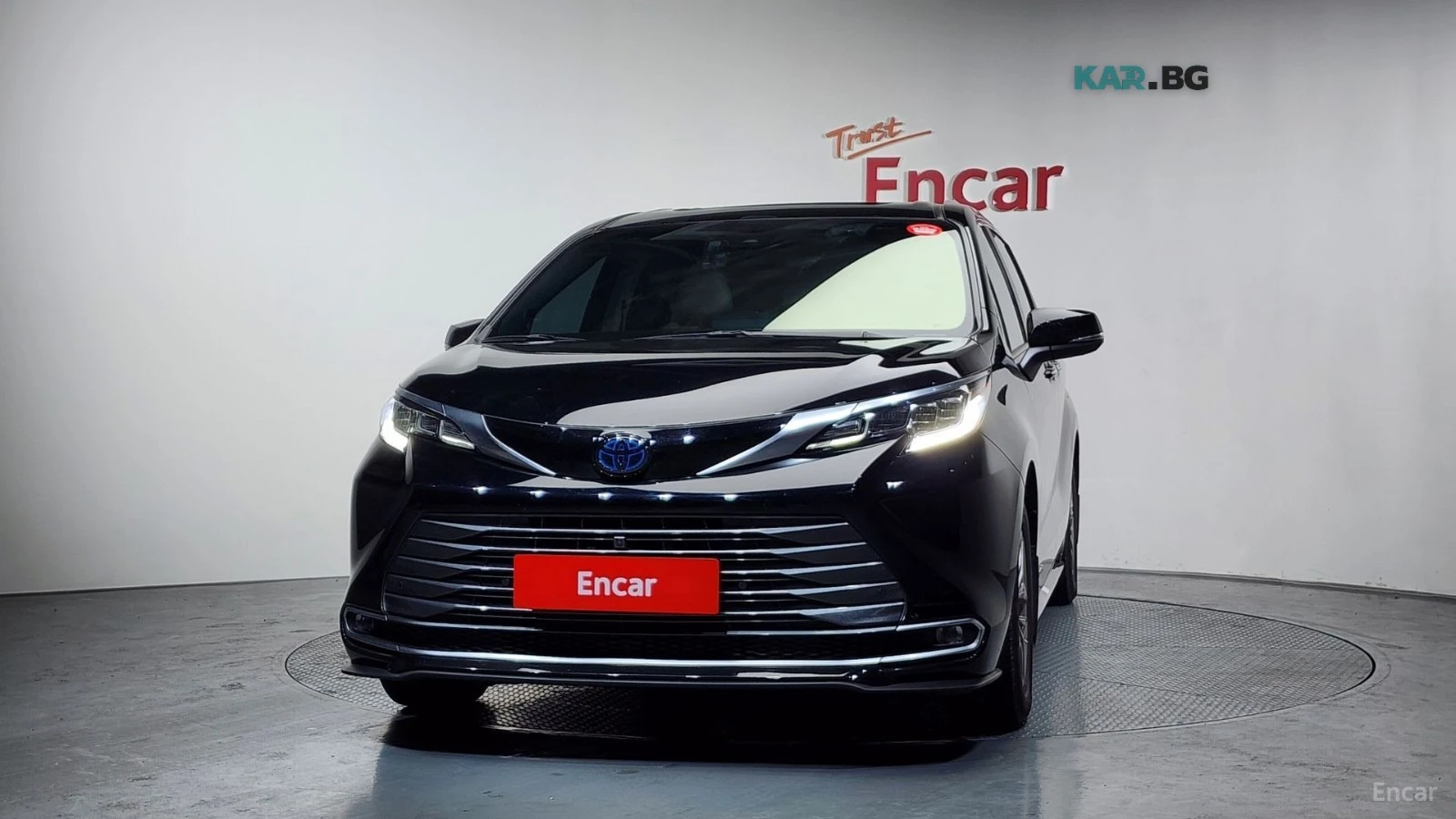 Toyota Sienna 2.5 HYBRID* AWD* ПОДГРЕВ* ОБДУХВАНЕ* ШИБИДАХ* 360*, снимка 3 - Автомобили и джипове - 55787611