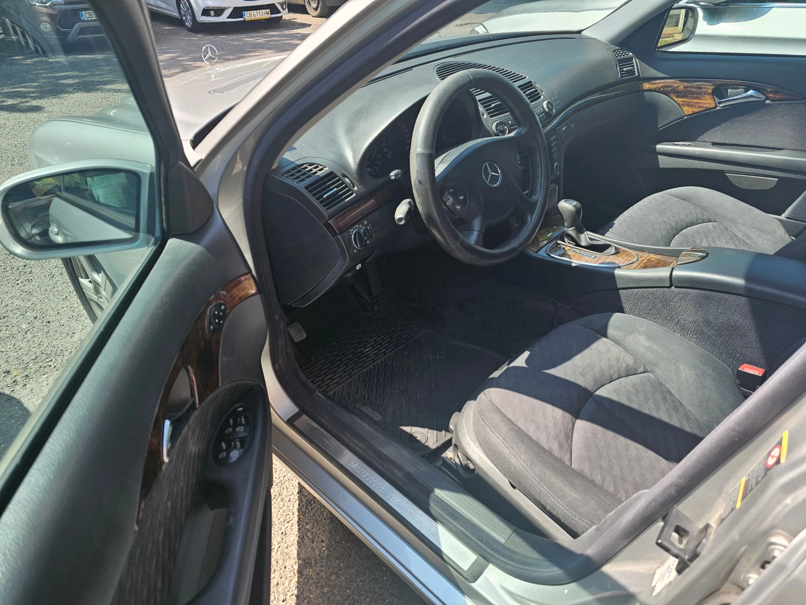 Mercedes-Benz E 220, снимка 6 - Автомобили и джипове - 55817225