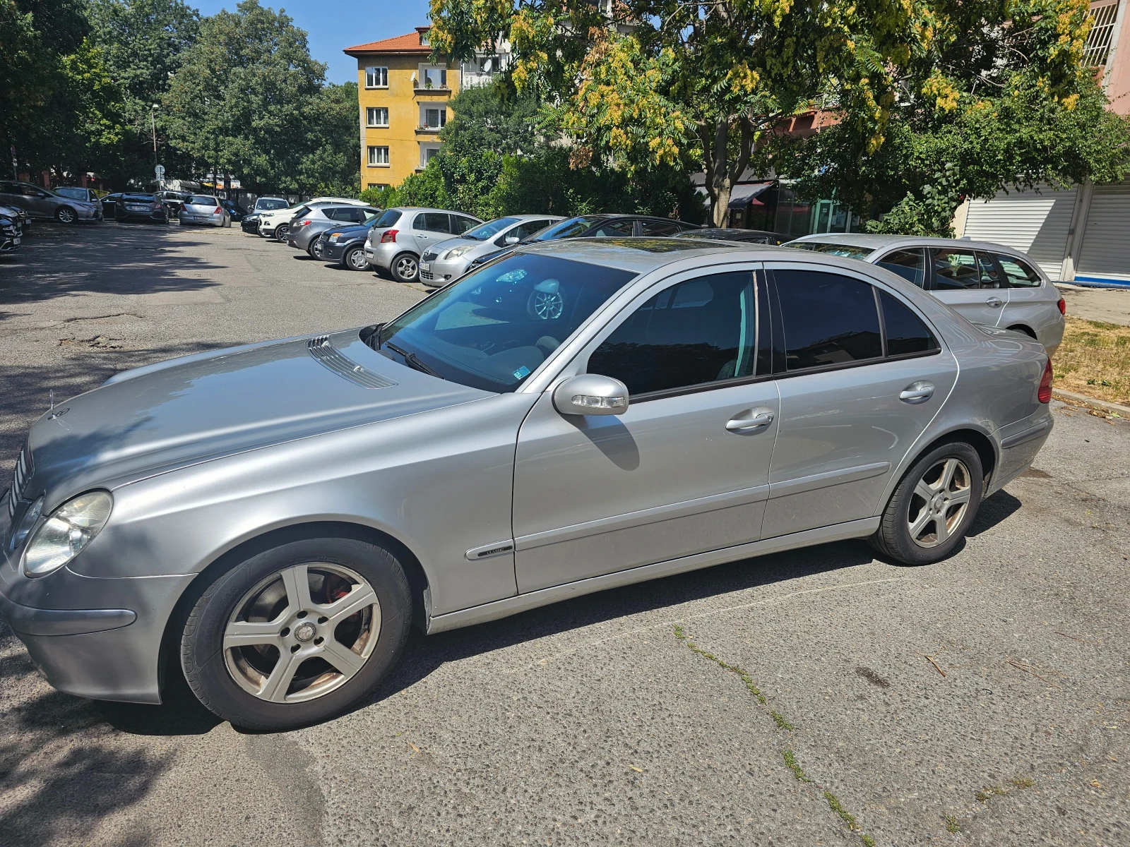 Mercedes-Benz E 220, снимка 2 - Автомобили и джипове - 55817225
