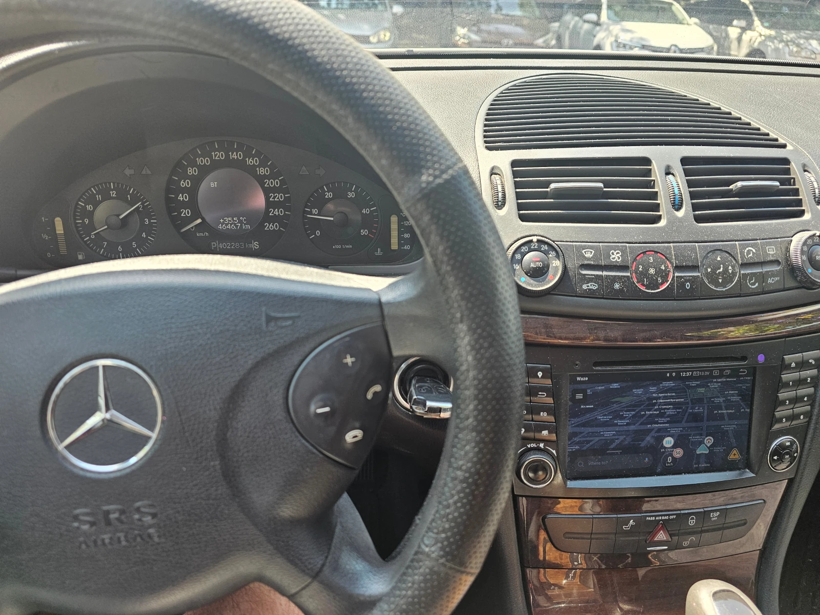 Mercedes-Benz E 220, снимка 8 - Автомобили и джипове - 55817225