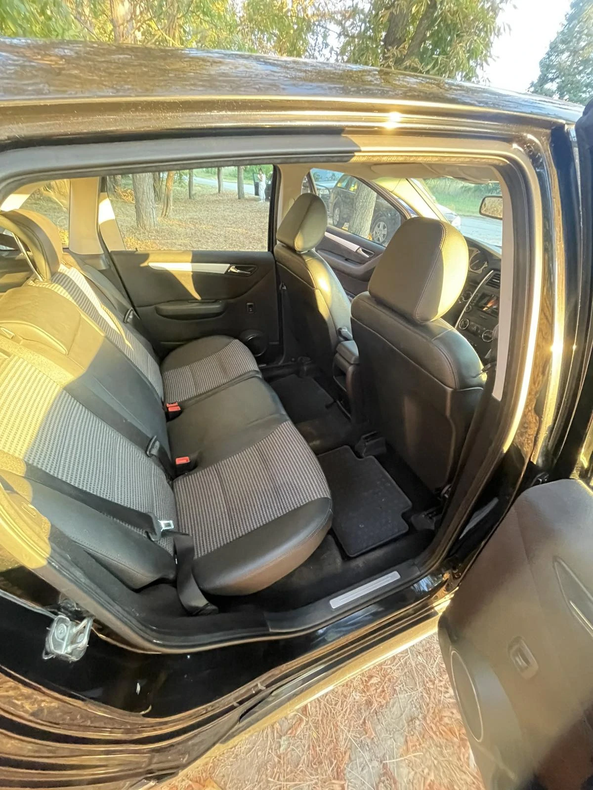 Mercedes-Benz B 200, снимка 11 - Автомобили и джипове - 55876346