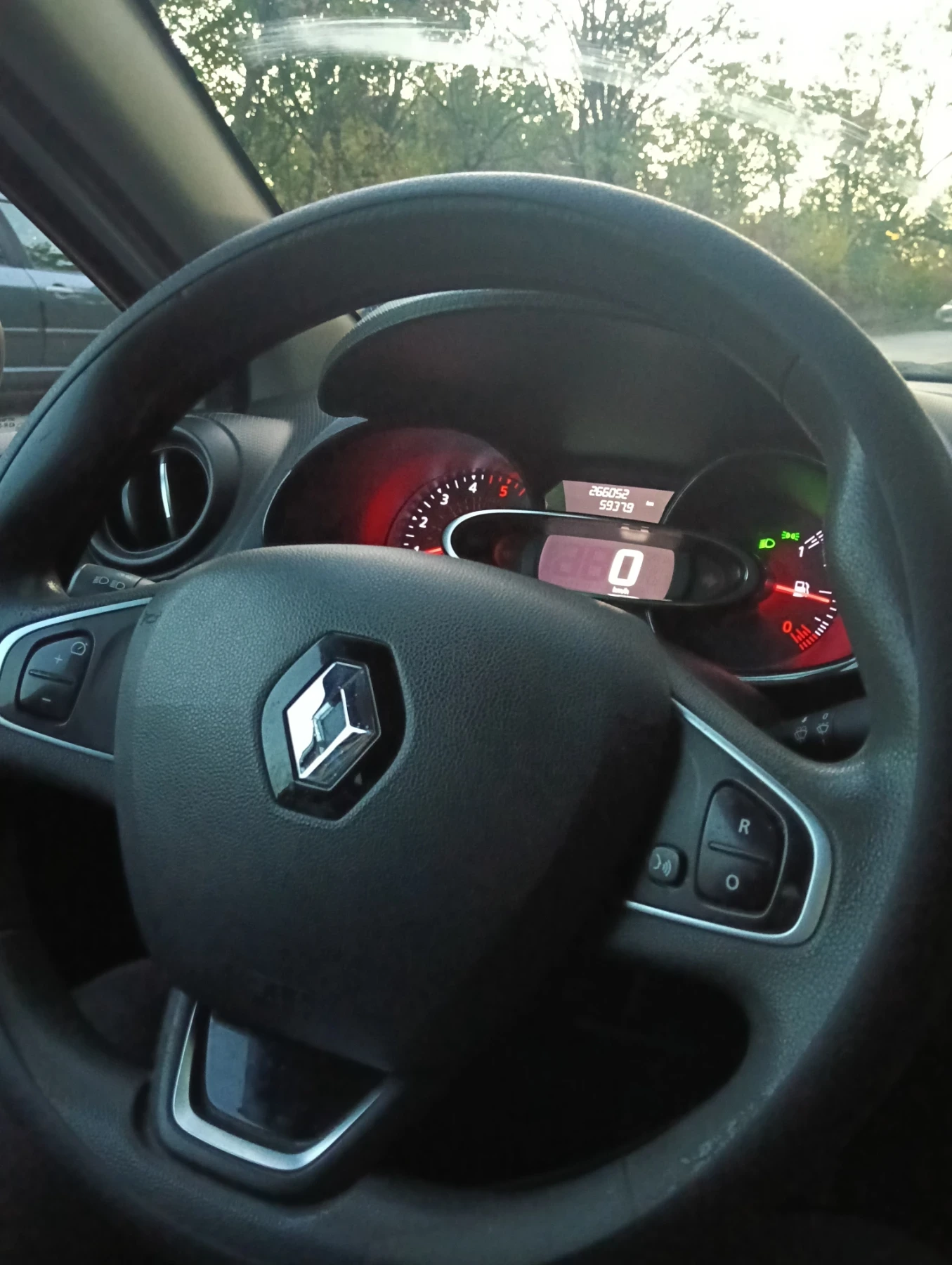 Renault Clio, снимка 4 - Автомобили и джипове - 56641988