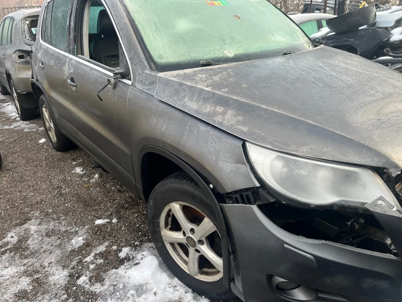VW Tiguan 2.0tdi, снимка 7 - Автомобили и джипове - 53349530