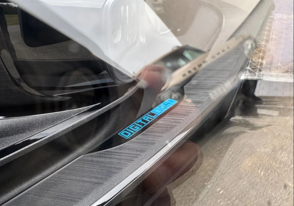 Mercedes-Benz EQE 300 AMG Line - изображение 8