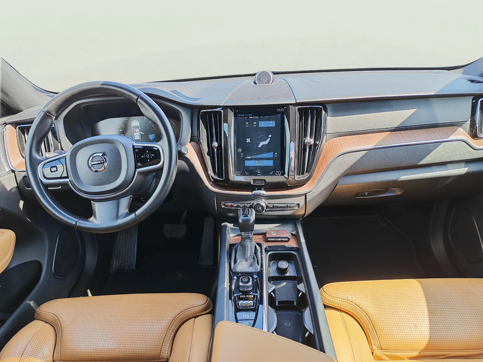 Volvo XC60 2.0 D5, снимка 11 - Автомобили и джипове - 54231587