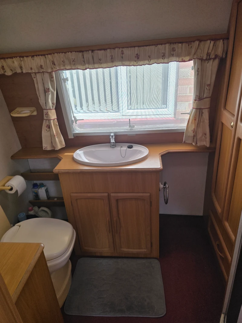 Каравана Avondale Rialto 550-4, снимка 12 - Каравани и кемпери - 51996744