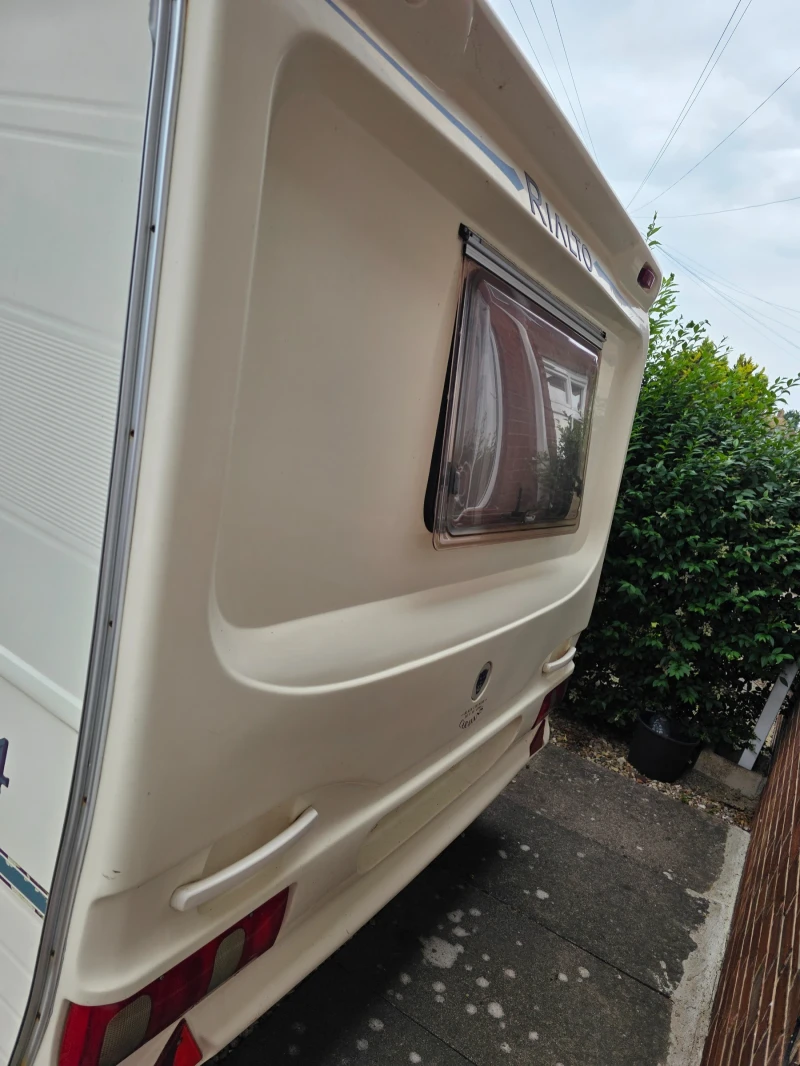 Каравана Avondale Rialto 550-4, снимка 2 - Каравани и кемпери - 51996744