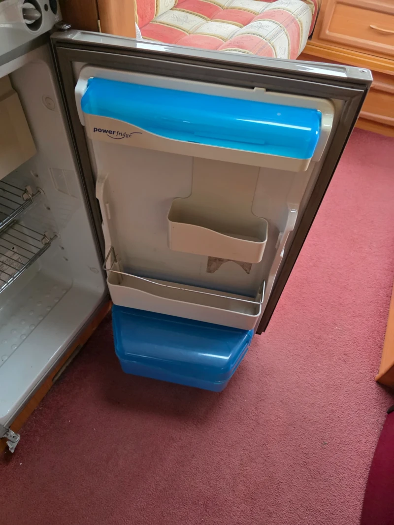 Каравана Avondale Rialto 550-4, снимка 5 - Каравани и кемпери - 51996744