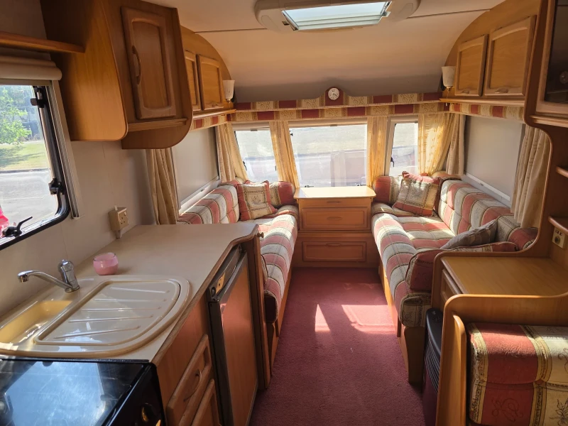 Каравана Avondale Rialto 550-4, снимка 7 - Каравани и кемпери - 51996744