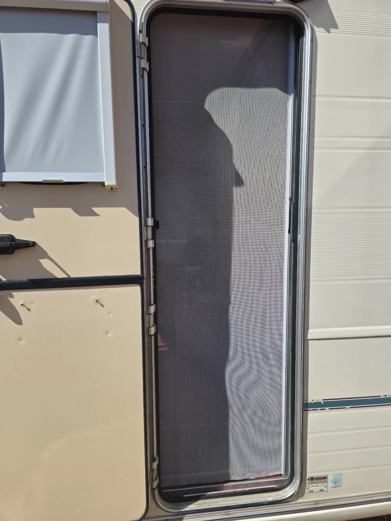 Каравана Avondale Rialto 550-4, снимка 13 - Каравани и кемпери - 51996744