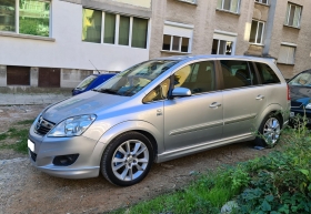 Opel Zafira, снимка 3 - Автомобили и джипове - 42700460