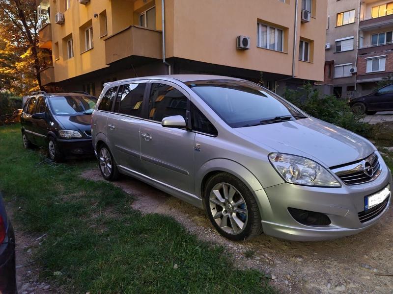 Opel Zafira, снимка 4 - Автомобили и джипове - 42700460