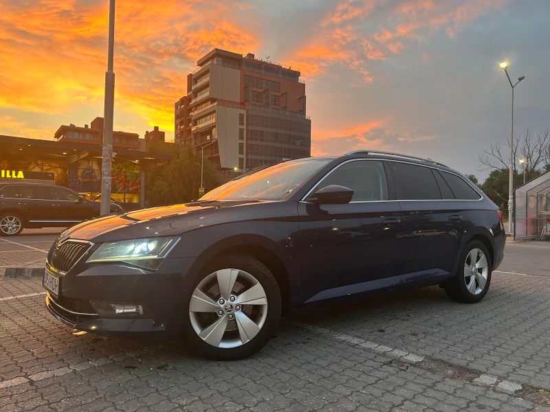 Skoda Superb Combi 2.0 TDI, снимка 2 - Автомобили и джипове - 47627391