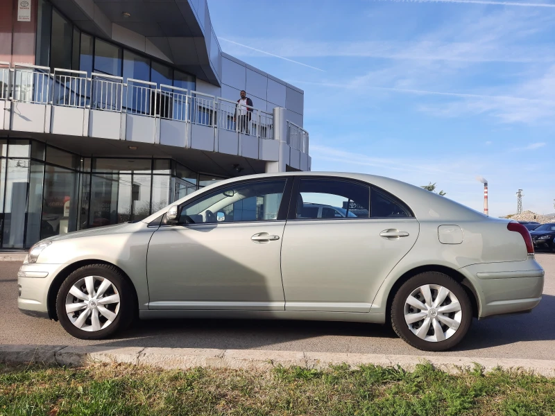 Toyota Avensis 1.8 VVT-i, снимка 4 - Автомобили и джипове - 47575589