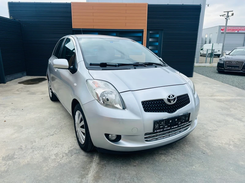 Toyota Yaris 1.3 VVT-i, снимка 3 - Автомобили и джипове - 48223363