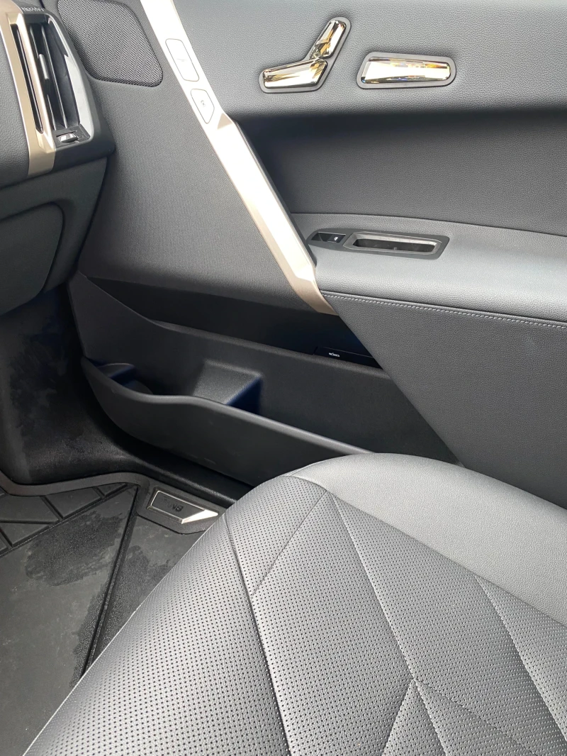 BMW iX xdrive40, снимка 9 - Автомобили и джипове - 51314686