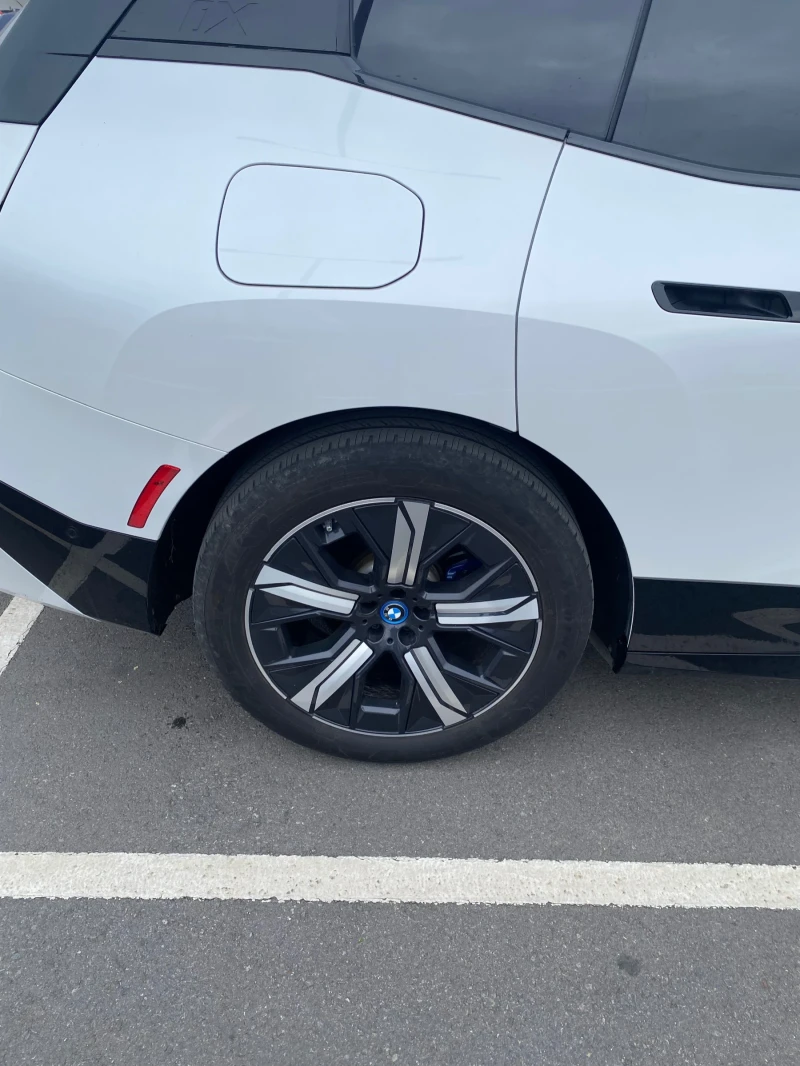 BMW iX xdrive40, снимка 4 - Автомобили и джипове - 51314686