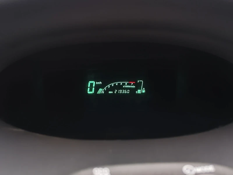 Toyota Yaris 1.3vvt-i, снимка 12 - Автомобили и джипове - 52584977