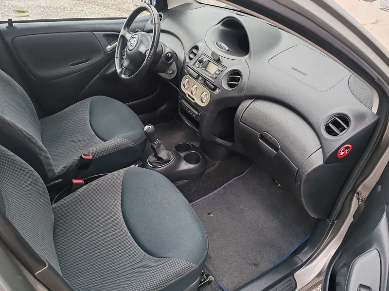 Toyota Yaris 1.3vvt-i, снимка 10 - Автомобили и джипове - 52584977