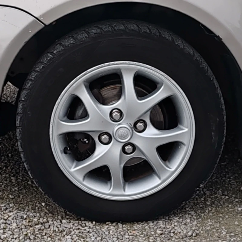 Toyota Yaris 1.3vvt-i, снимка 15 - Автомобили и джипове - 52584977