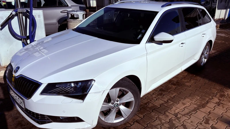 Skoda Superb, снимка 2 - Автомобили и джипове - 52927790