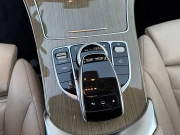 Mercedes-Benz C 350 Премиум Изпълнение , снимка 7 - Автомобили и джипове - 53532502