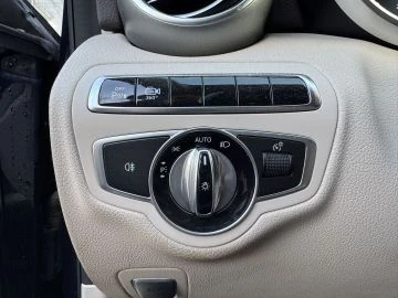 Mercedes-Benz C 350 Премиум Изпълнение , снимка 13 - Автомобили и джипове - 53532502