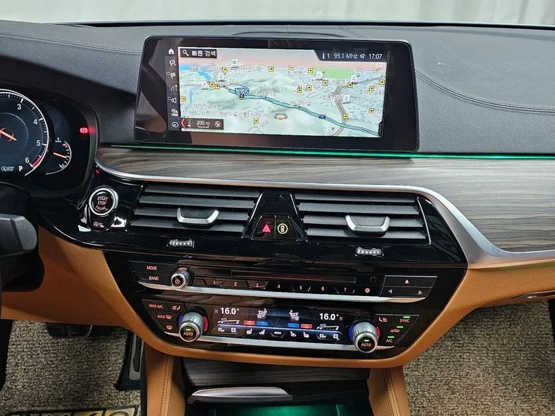 BMW 520 520d M-Sport, снимка 15 - Автомобили и джипове - 54212418