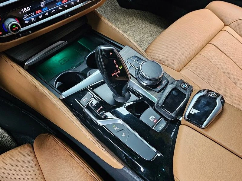 BMW 520 520d M-Sport, снимка 9 - Автомобили и джипове - 54212418