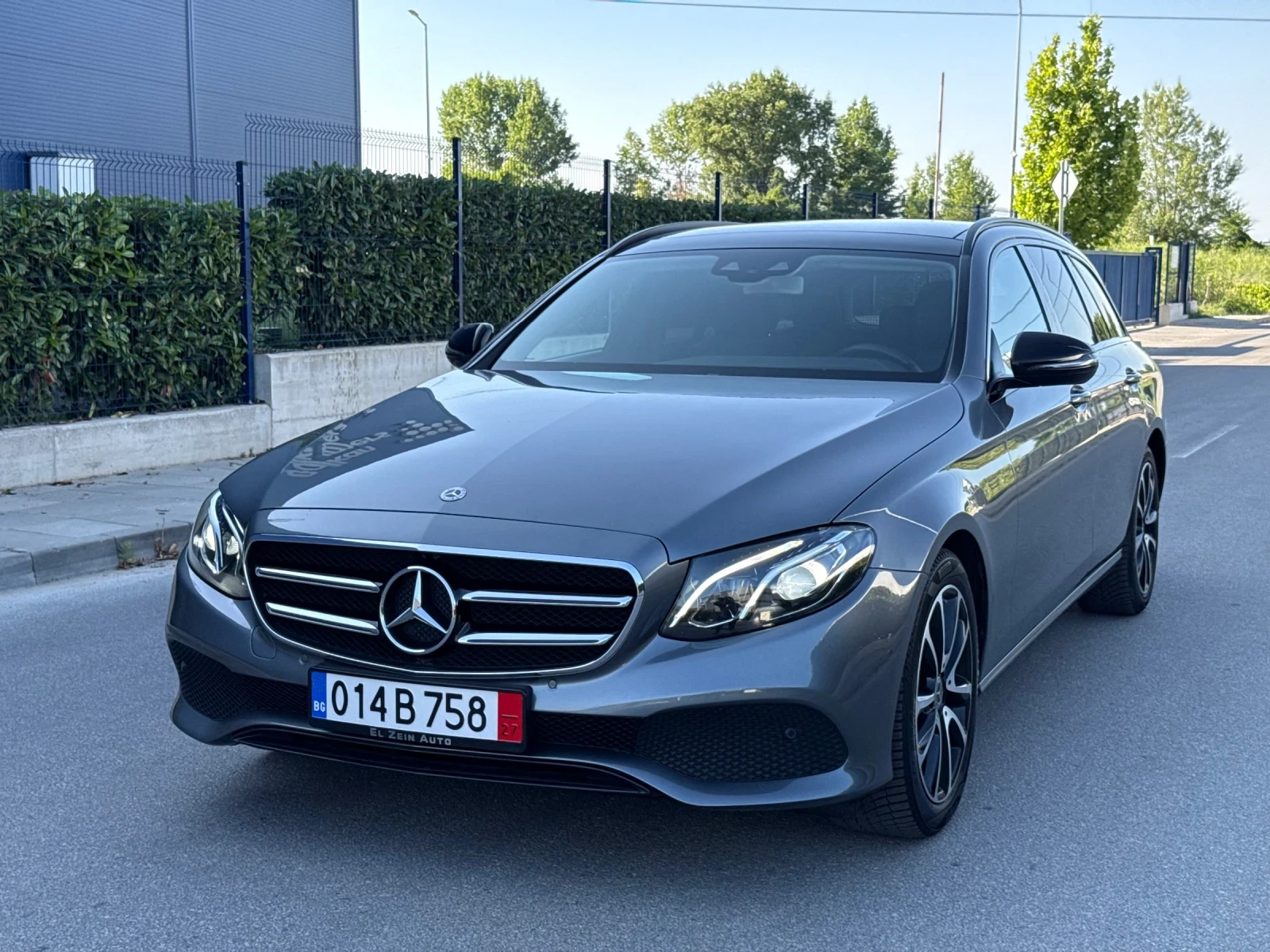 Mercedes-Benz E 220 DIGITAL COCKPIT/HEAD-UP/DISTRONIC/ПЪЛ.ИСТОРИЯ!, снимка 1