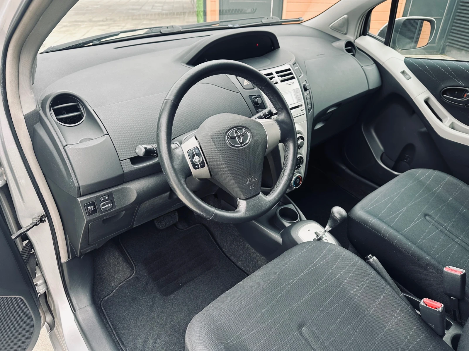 Toyota Yaris 1.3 VVT-i - изображение 10