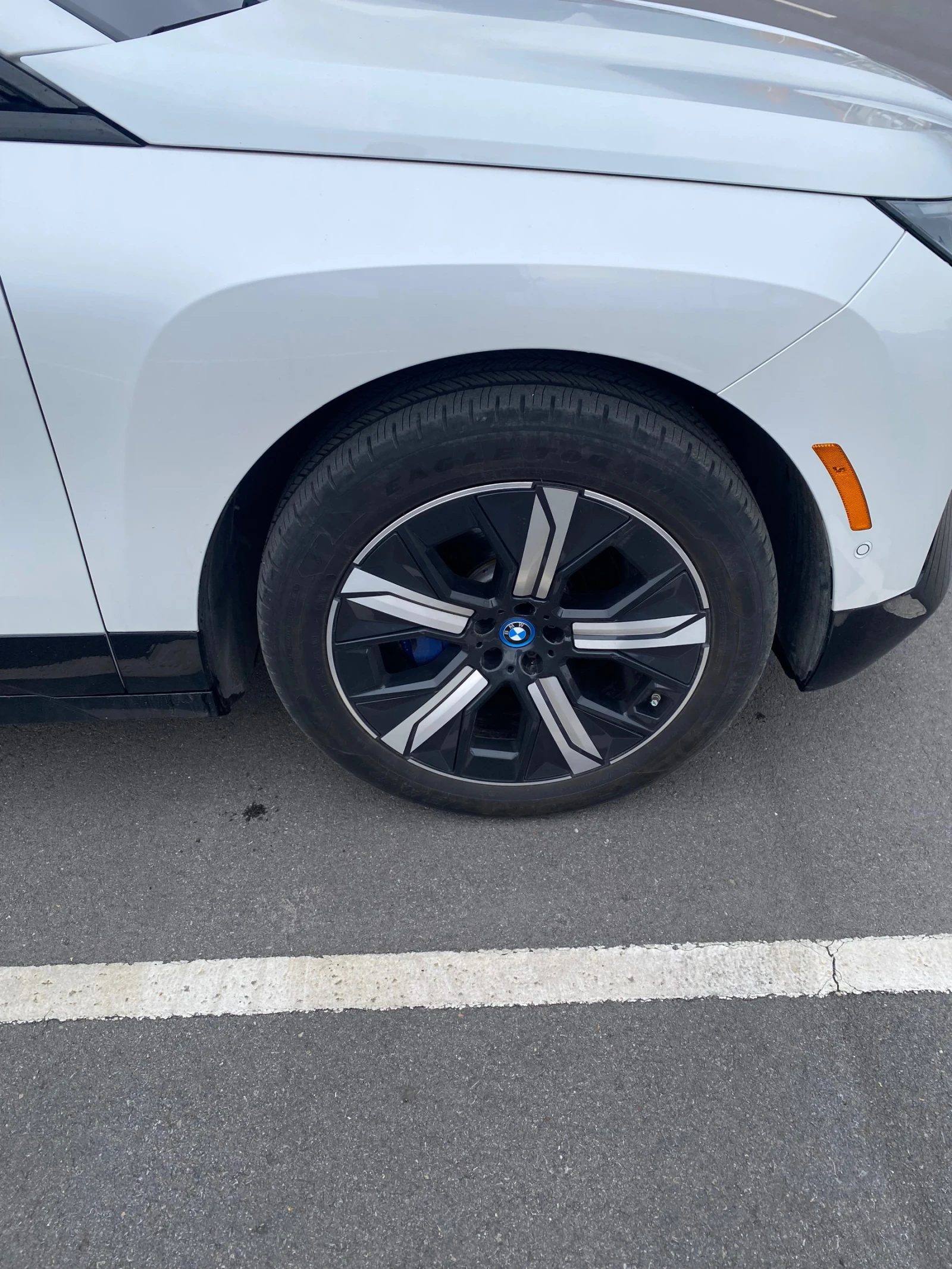 BMW iX xdrive40 - изображение 3