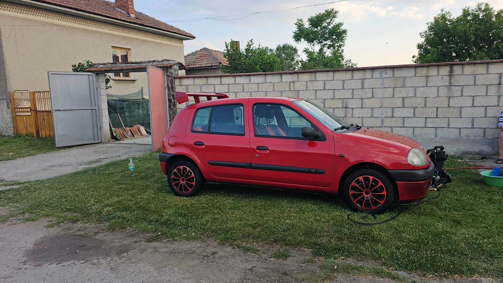 Renault Clio Spoiler - изображение 6