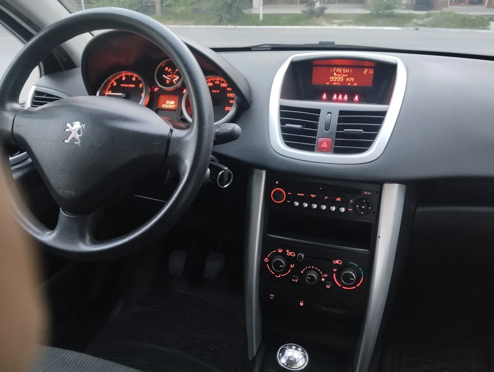 Peugeot 207 1.4 i LPG - изображение 6