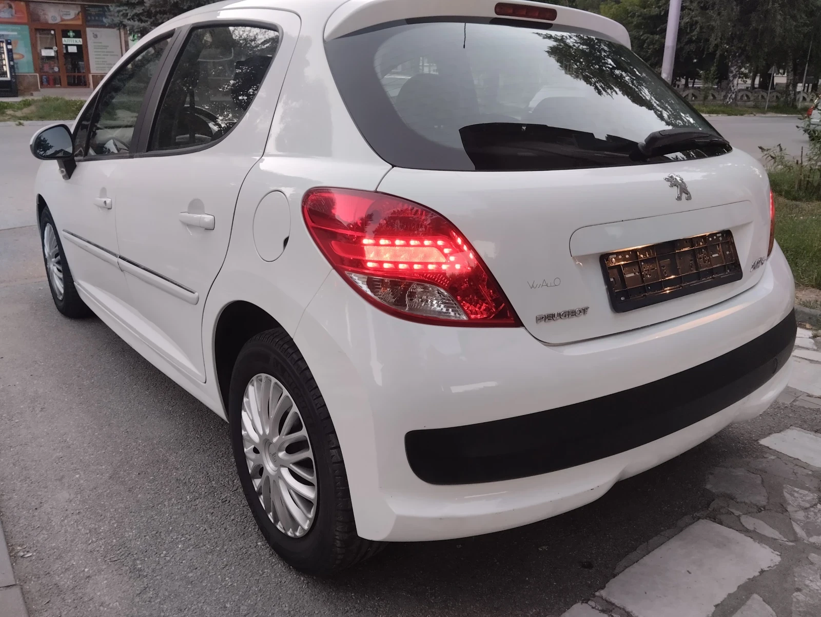 Peugeot 207 1.4 i LPG - изображение 4