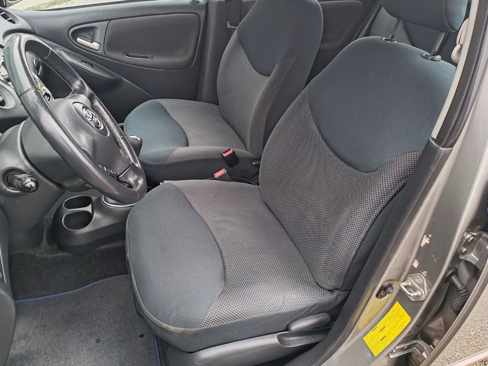 Toyota Yaris 1.3vvt-i - изображение 7