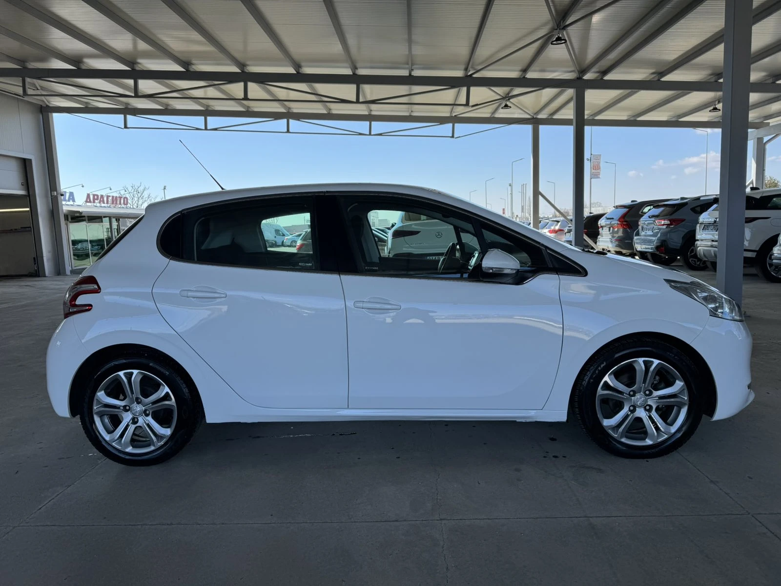 Peugeot 208 * 82ps* 132хл.км* НАВИ* КЛИМАТРОНИК*  - изображение 6