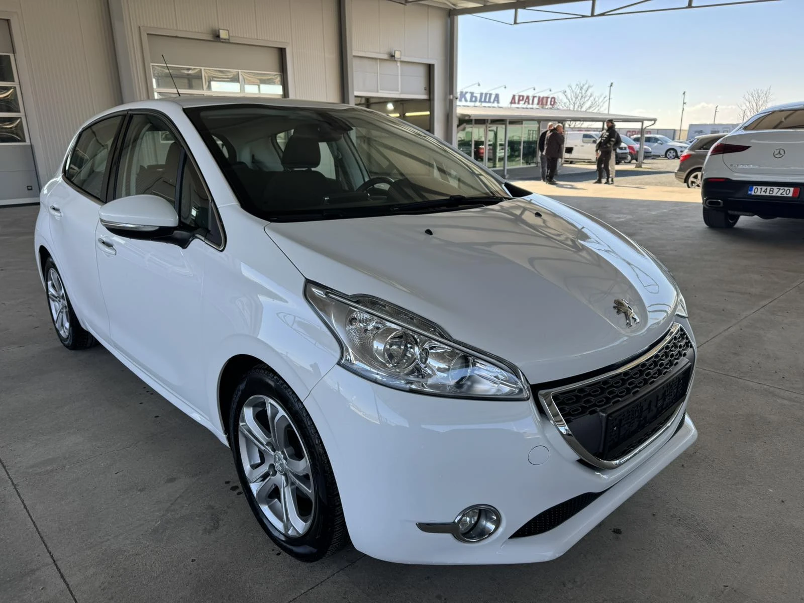 Peugeot 208 * 82ps* 132хл.км* НАВИ* КЛИМАТРОНИК*  - изображение 7