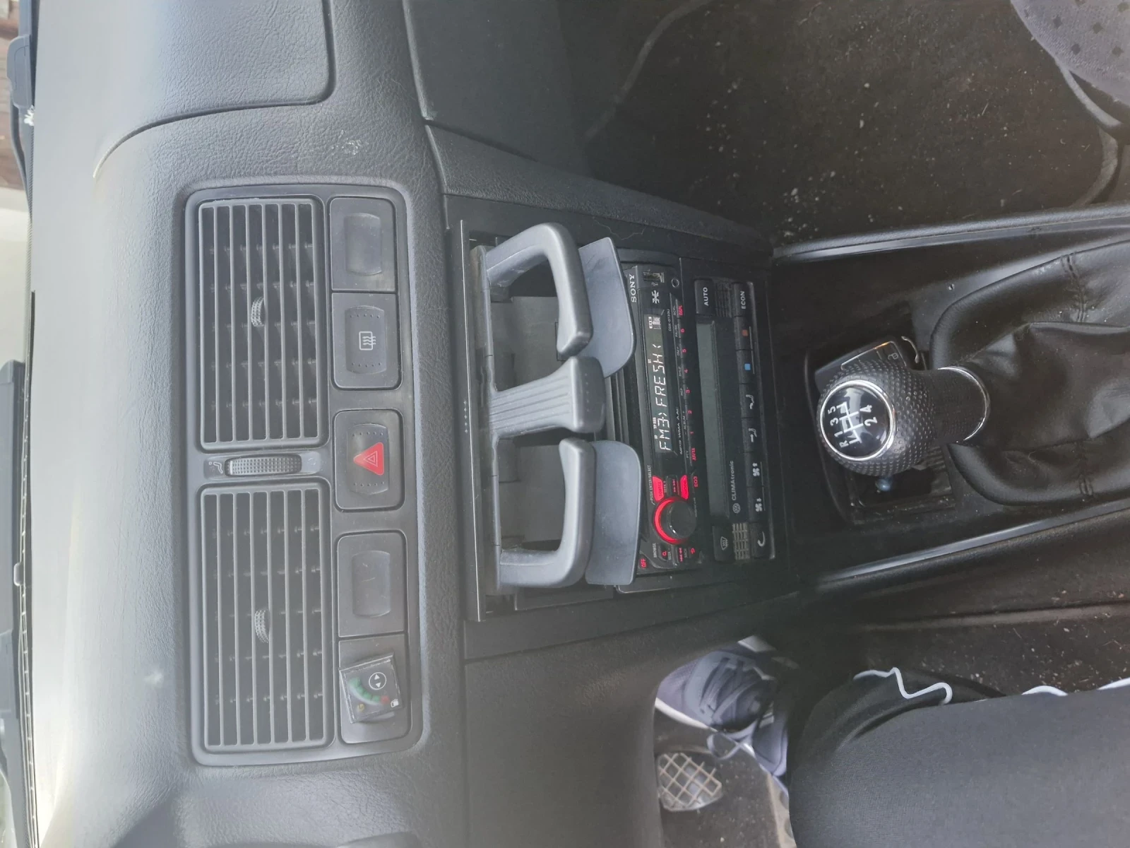 VW Golf 1, 6i Газ/Бензин, снимка 5 - Автомобили и джипове - 54663409