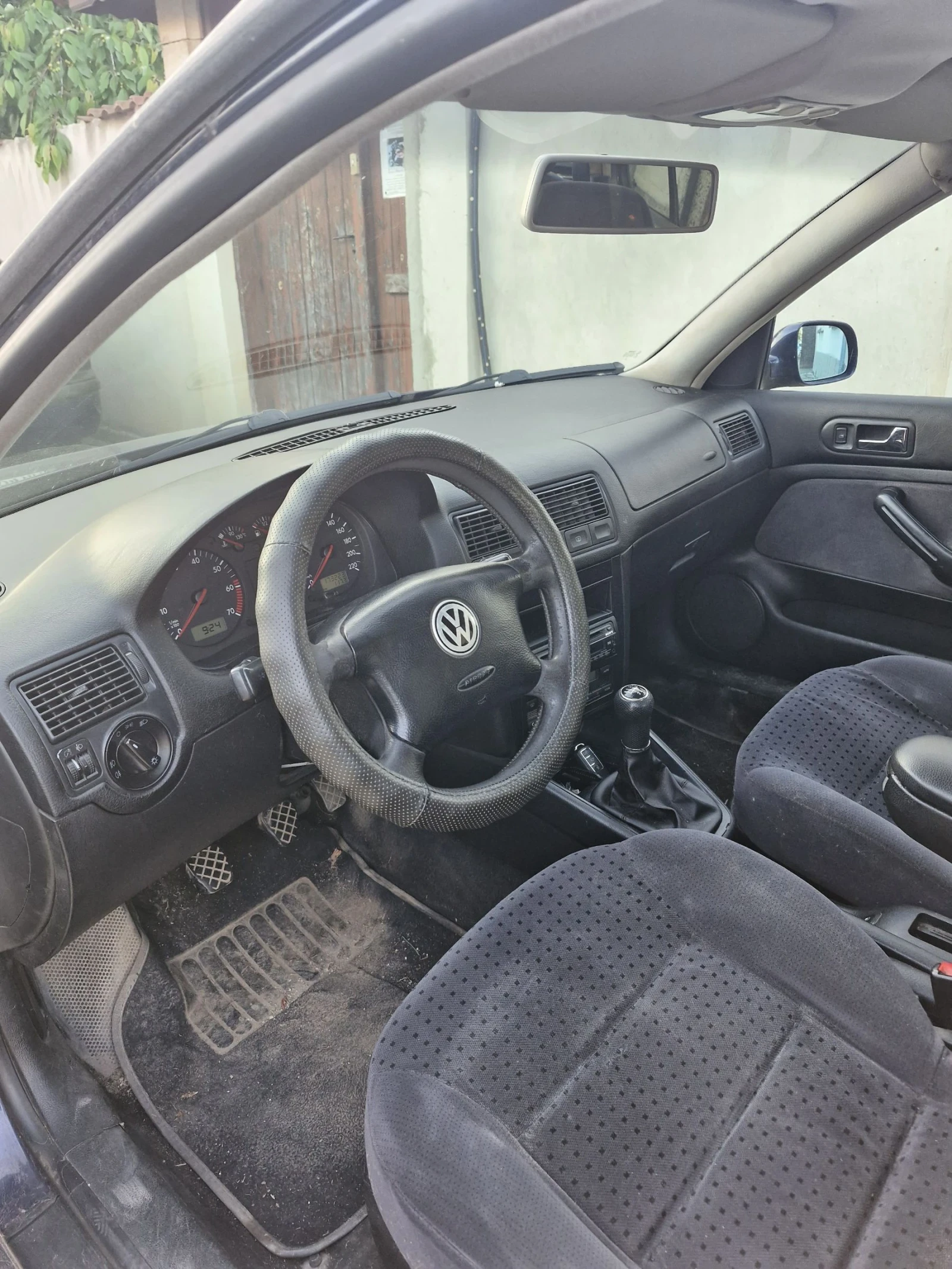 VW Golf 1, 6i Газ/Бензин, снимка 10 - Автомобили и джипове - 54663409