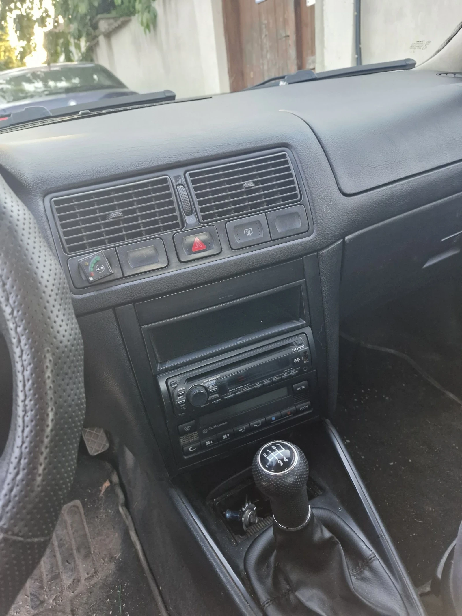 VW Golf 1, 6i Газ/Бензин, снимка 11 - Автомобили и джипове - 54663409