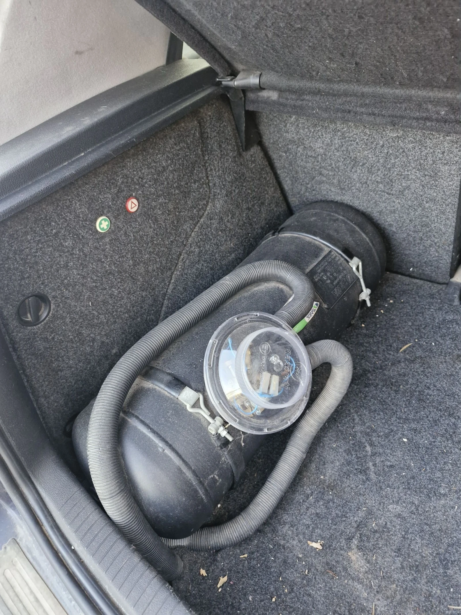 VW Golf 1, 6i Газ/Бензин, снимка 7 - Автомобили и джипове - 54663409