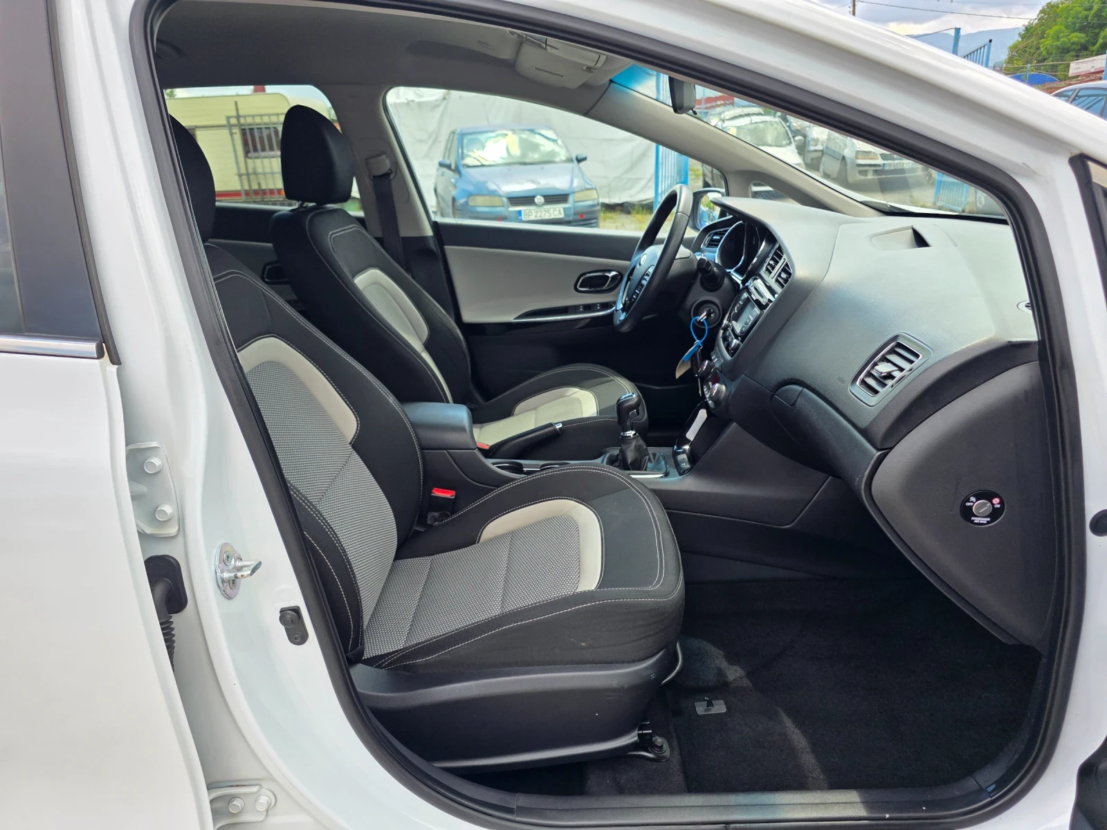 Kia Ceed 1.6 CRDI 110k.c UNIKAT ITALIA EURO 5B , снимка 14 - Автомобили и джипове - 54732155