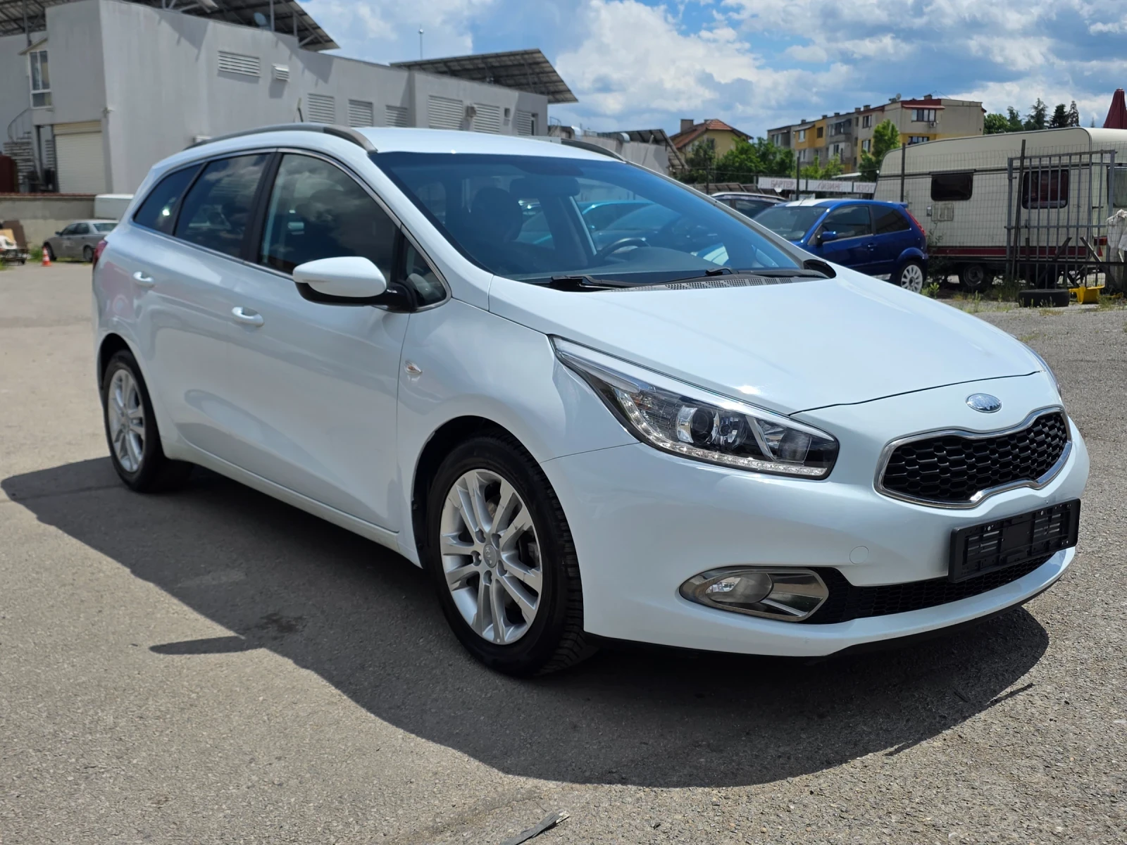 Kia Ceed 1.6 CRDI 110k.c UNIKAT ITALIA EURO 5B , снимка 3 - Автомобили и джипове - 54732155