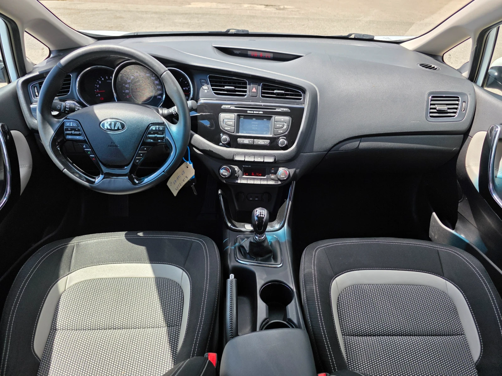 Kia Ceed 1.6 CRDI 110k.c UNIKAT ITALIA EURO 5B , снимка 13 - Автомобили и джипове - 54732155
