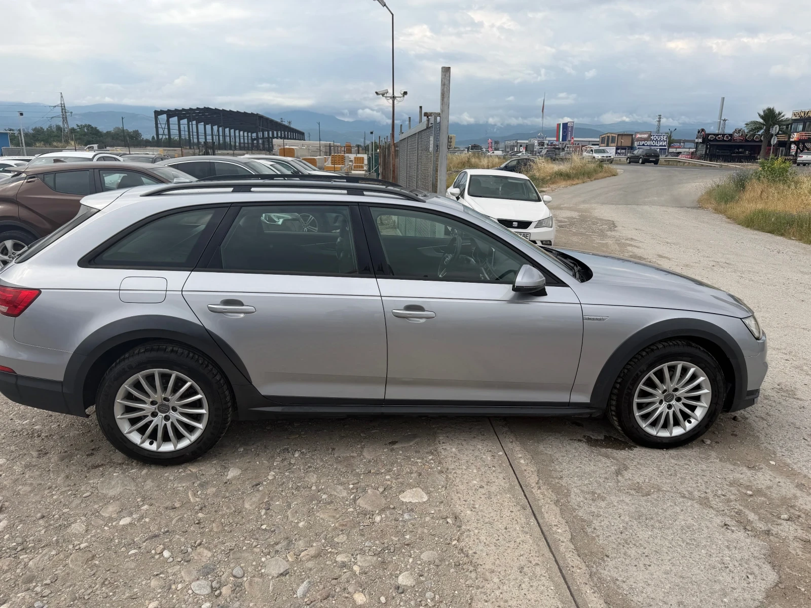 Audi A4 Allroad 2.0TDI Quattro Full/Дистр/Пано/Подгрев/, снимка 8 - Автомобили и джипове - 55132243