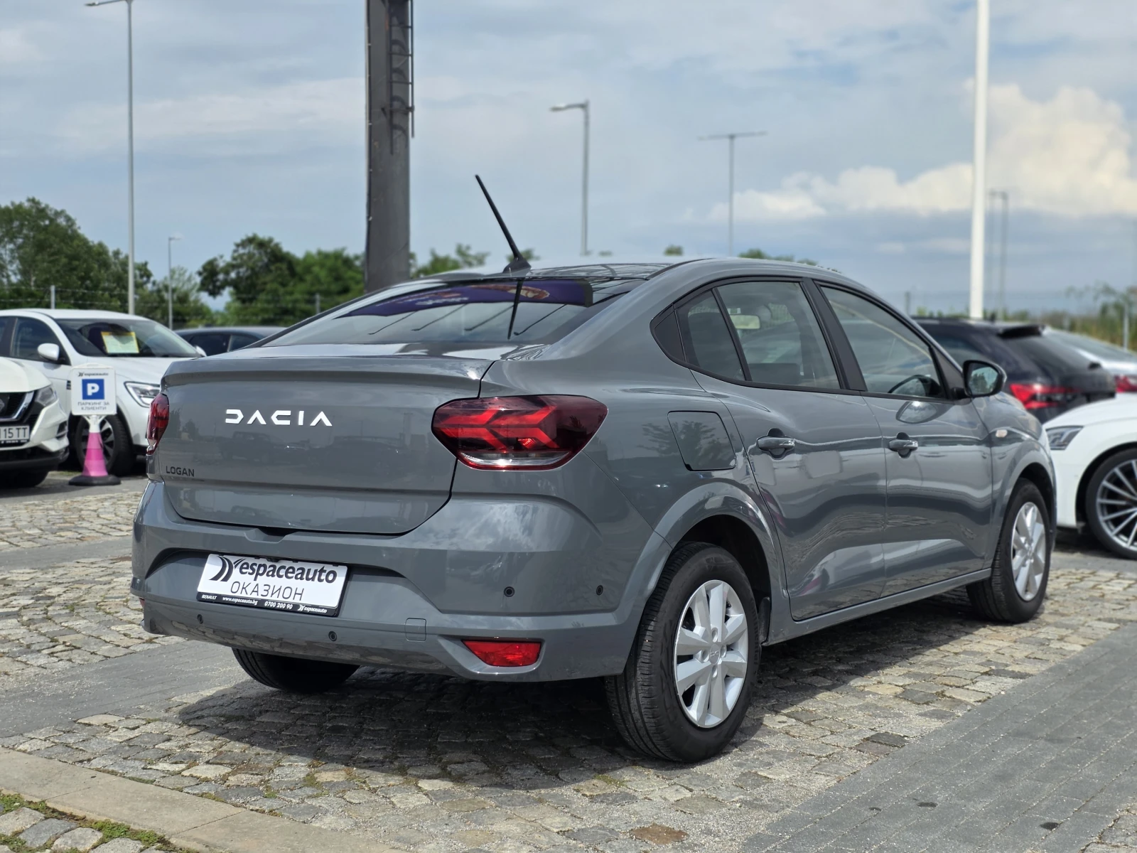Dacia Logan 1.0TCe, снимка 6 - Автомобили и джипове - 55135397