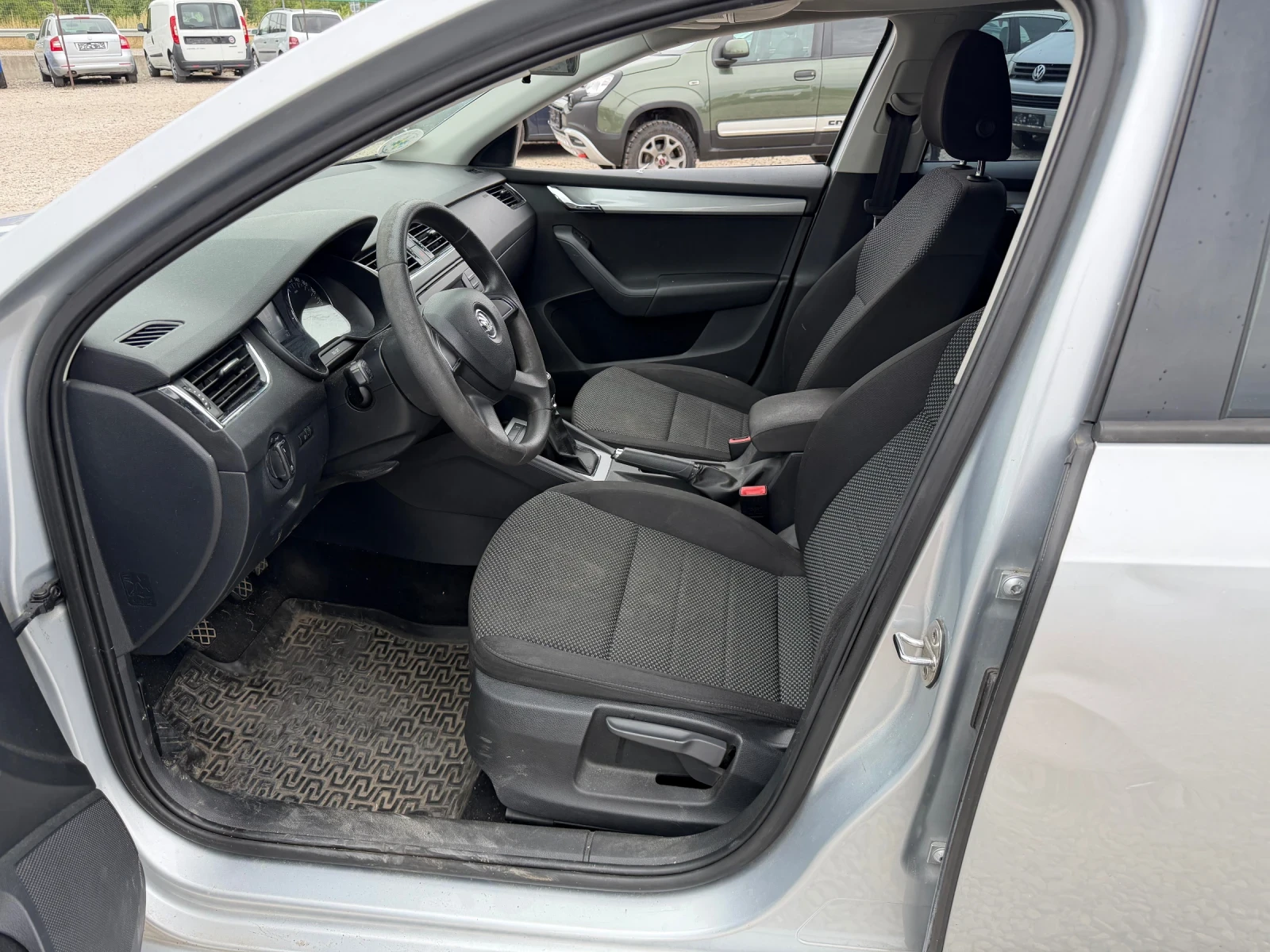 Skoda Octavia 1.6TDI-105PS-4X4, снимка 9 - Автомобили и джипове - 55411574