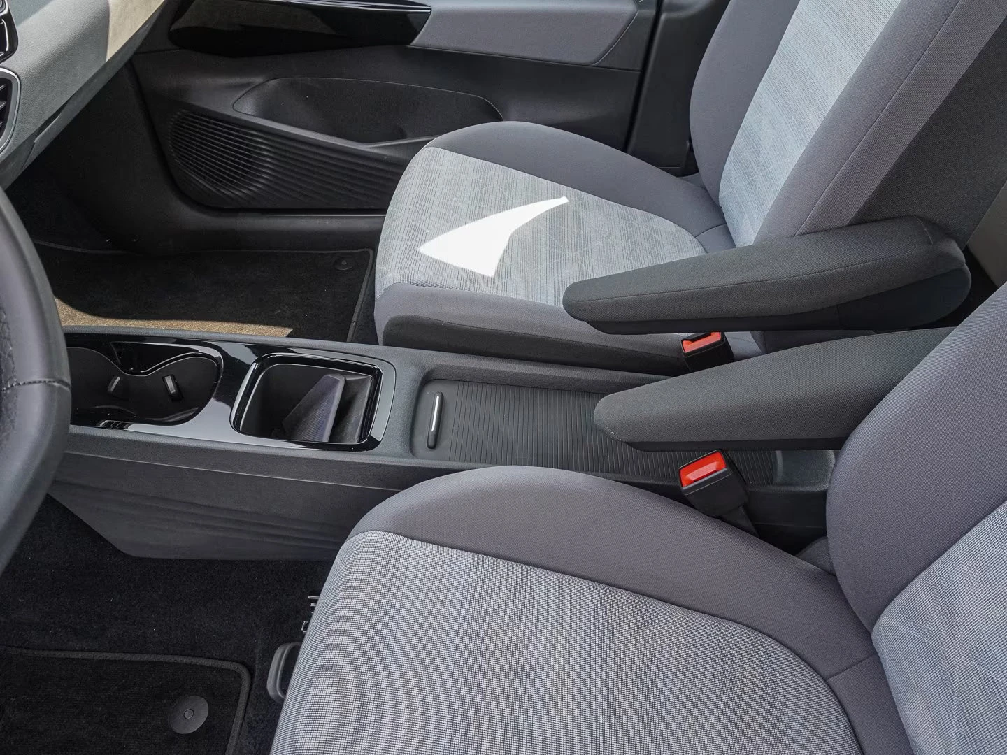 VW ID.3 PRO-PERFORMANCE/204HP/СЕРТ./CAM/LED/CPLAY/658q, снимка 12 - Автомобили и джипове - 55843506
